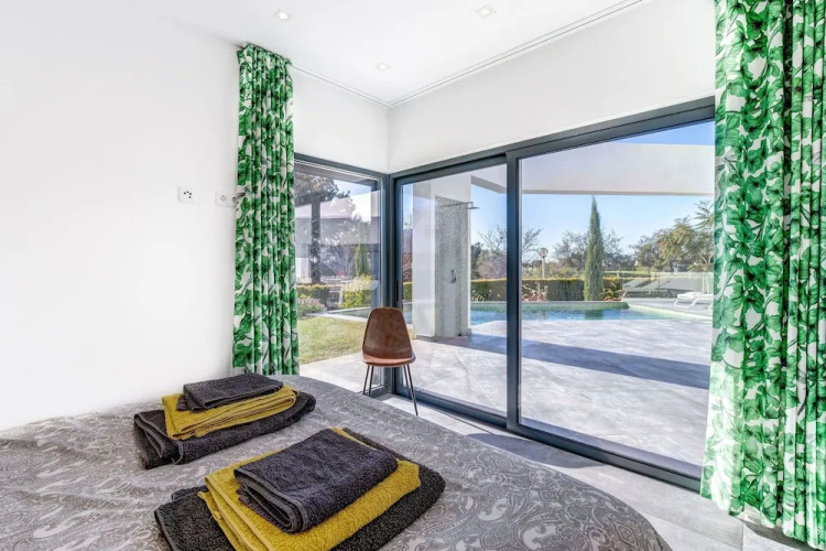 Casa Blanca Magnificent 4 Bedroom Villa With MOD