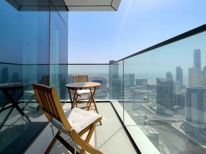 Stylish 2BR with Marina Views