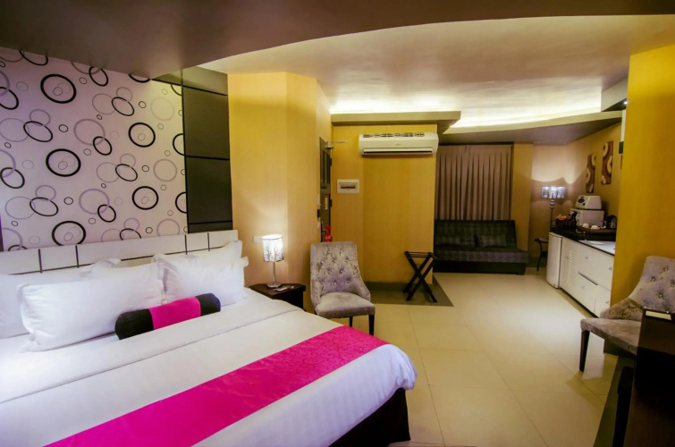 Eloisa Royal Suites