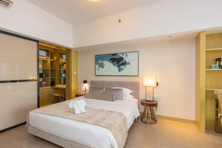 1 Bedroom Business Apartment with sea view