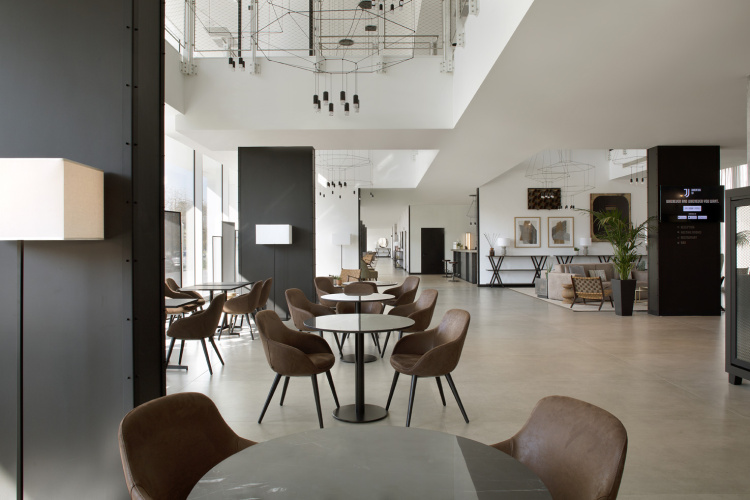 J Hotel photo 27