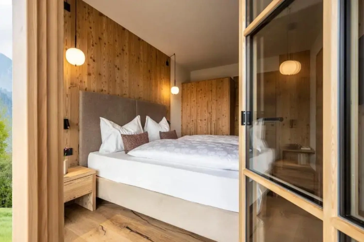 Sextuple Apartment