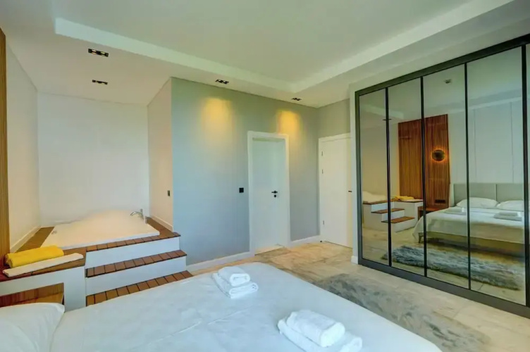 Saturn-4 PLANET LUXURY VILLAS