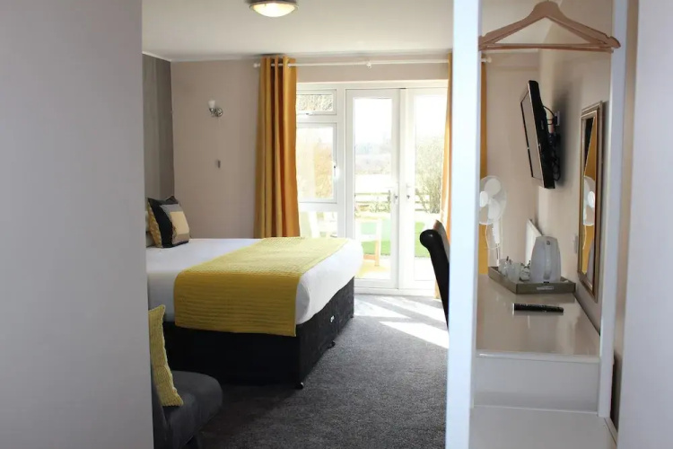 Badgers Mount Hotel
