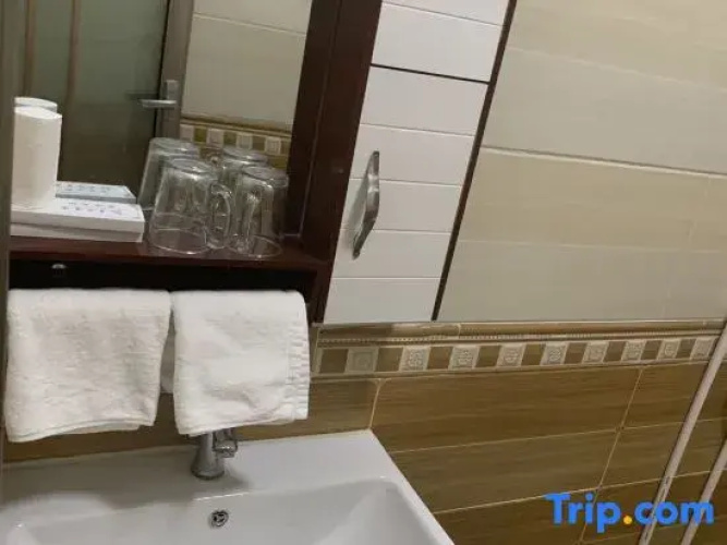 Jinghu Homestay