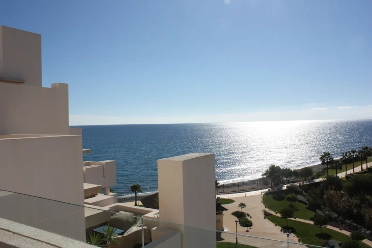 2 Bedrooms Apartment with sea view