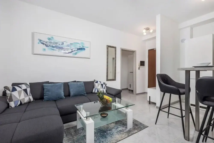 Apartment Isola
