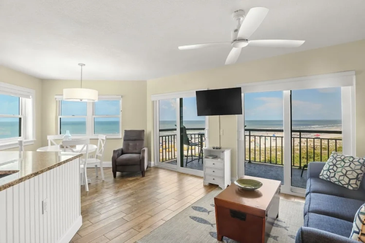 Deluxe room with balcony and with ocean view