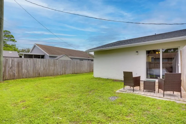 Pet-friendly Jupiter Townhome, 6 Mi to Beaches!