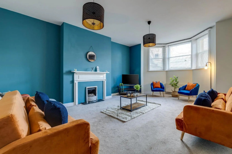Luxury 2 Bed Garden Apartment With Parking