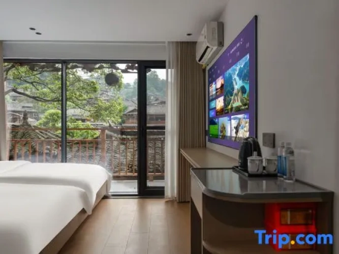 Standard Twin room with balcony