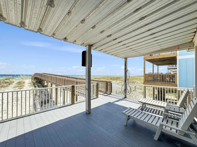 Pass Time - Beachfront for 24