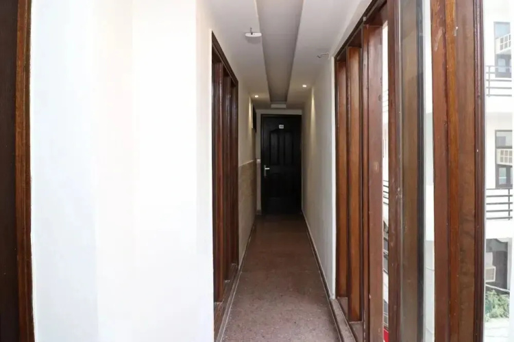 Oyo Flagship 28064 Sector 28 Rajendra Colony