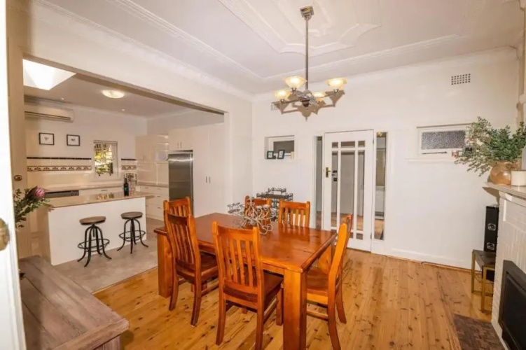 Hillside Cottage │ Comfy, Spacious, Walk to CBD & Stannies
