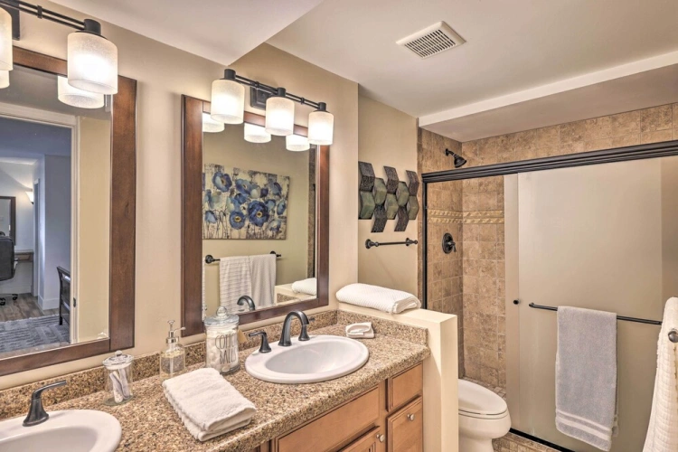 2 Bedrooms Apartment
