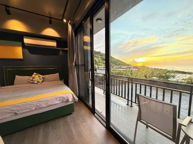 Luxury room with balcony and with ocean view