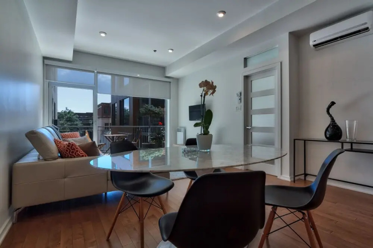Modern 2BR Condo in Montrea by Namastay