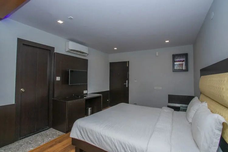 Edition O 30026 Metro View Inn