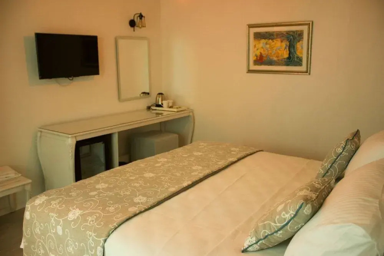 Avlu Alacati Butik Otel