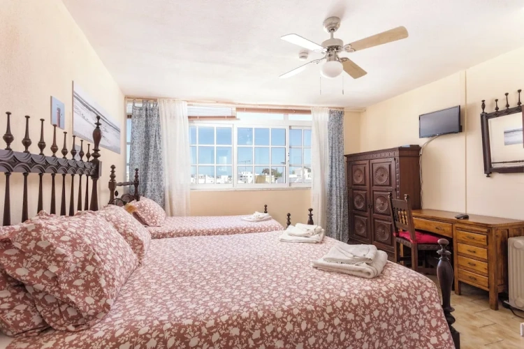 1 Bedroom Classic Triple room with partial ocean view