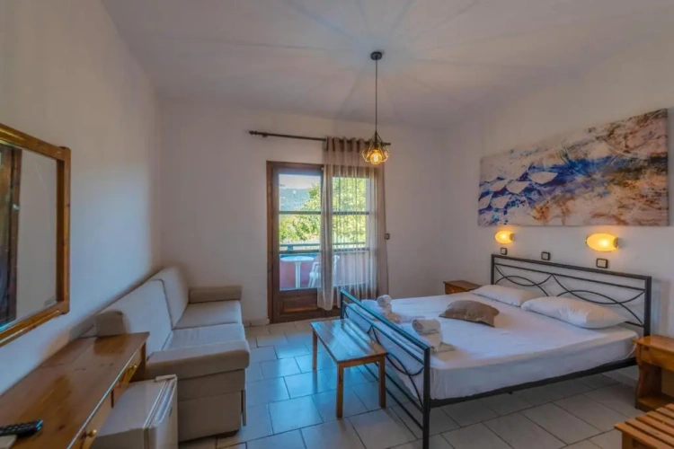 Standard Triple room