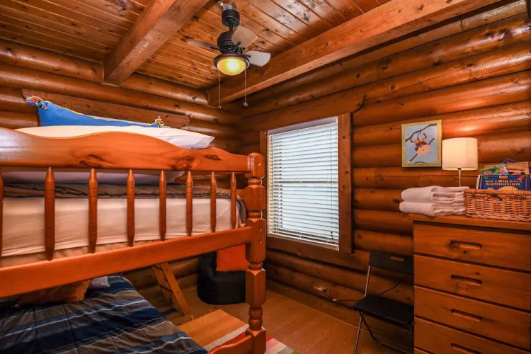 Four SKIsons 3 Bedroom House
