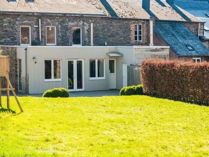 Sextuple Cottage