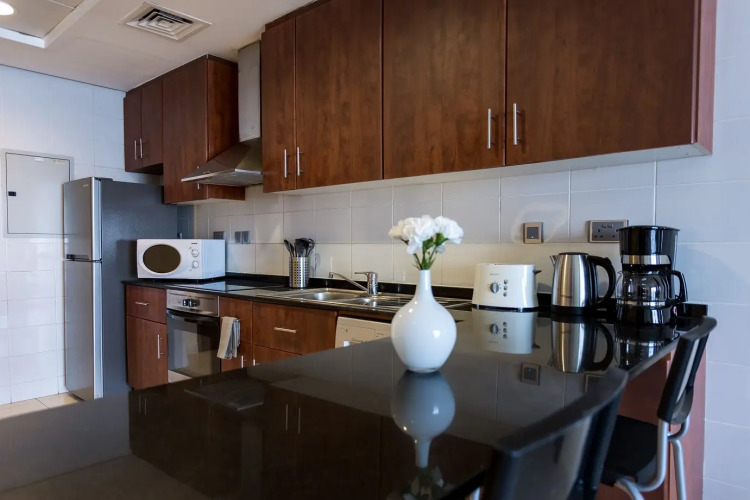 Lake views from 2 bedroom apartment in JLT - Image 9