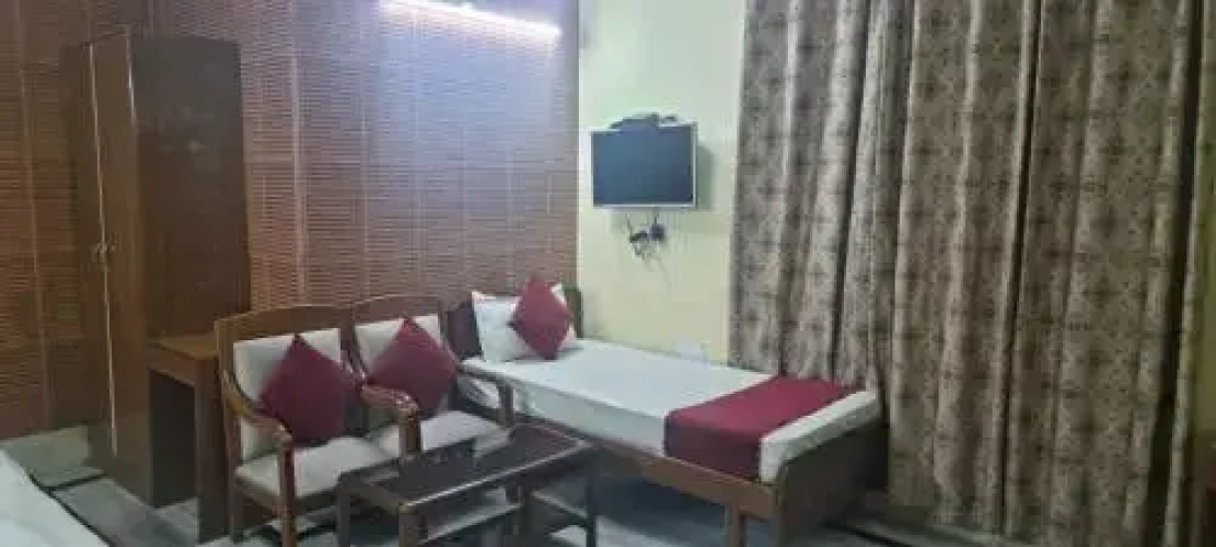 Hotel Shri Hari by OYO Rooms