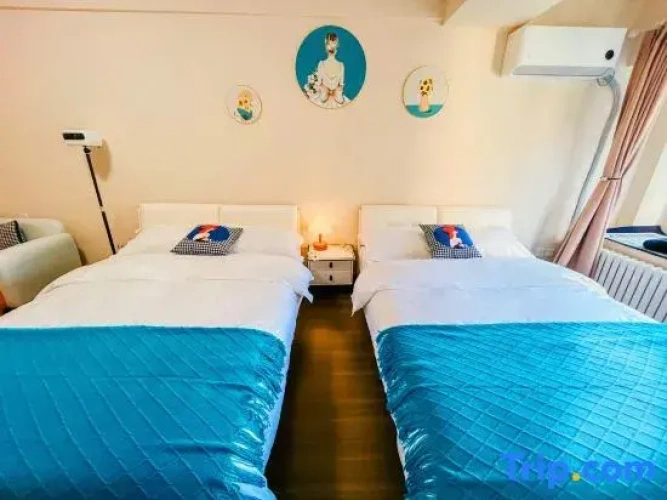 Standard Twin room with city view