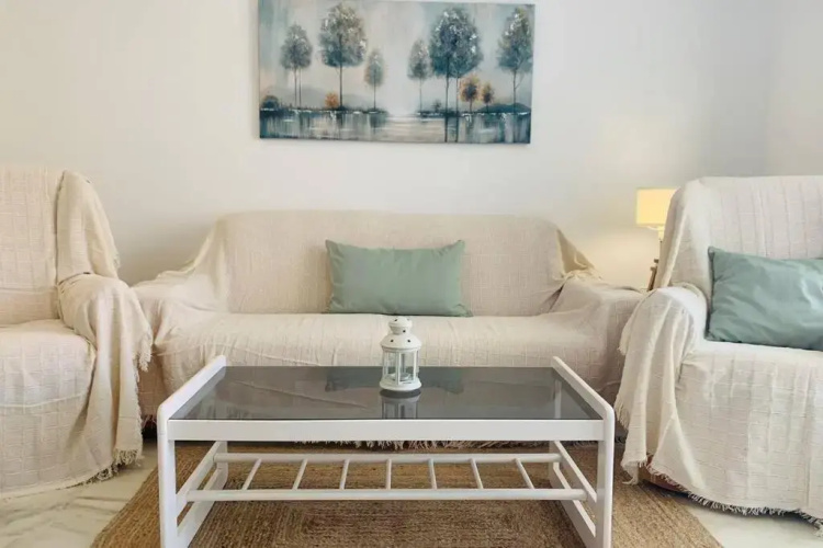 Amplio apartamento junto al mar