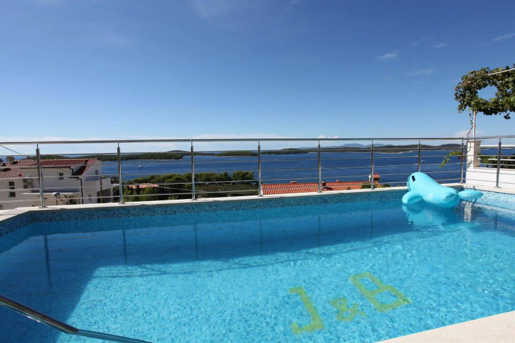 J & B Holiday House