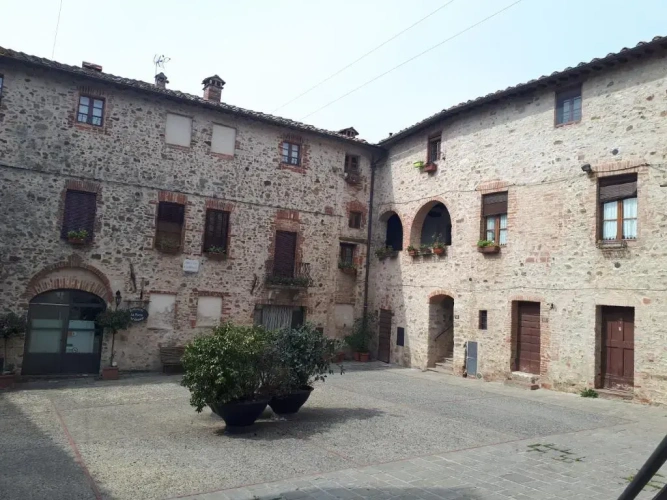 2 Bedrooms Cottage