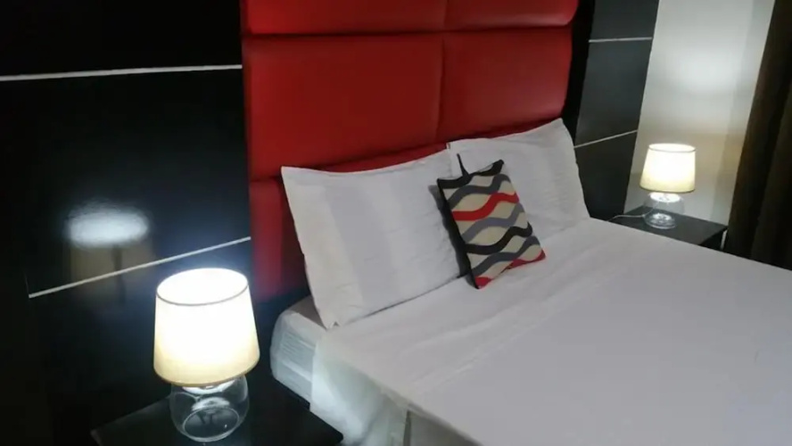 Luxury Suites E
