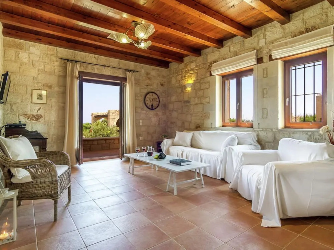 Villa in Kamisiana With Private Pool & Beach