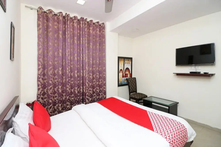 Hotel De DS Plaza By OYO Rooms