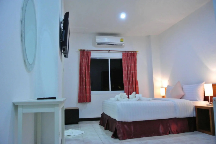 Karon Sunshine Guesthouse & Bar