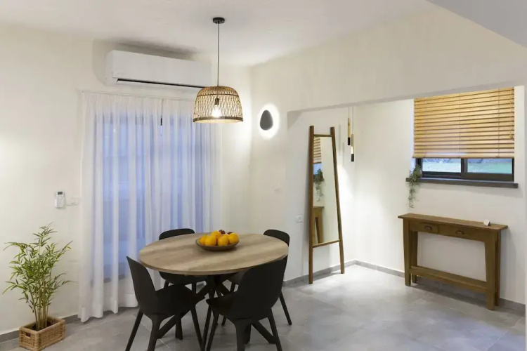 AirTLV Sirkin Apartment