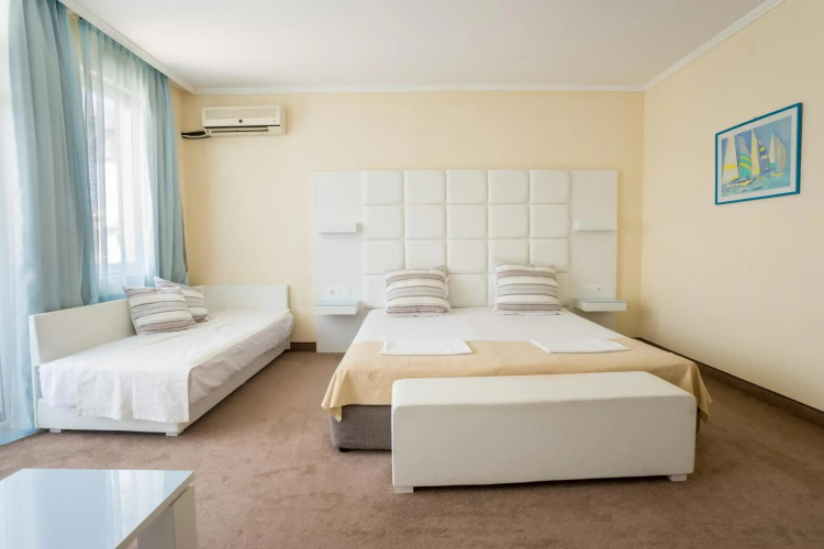 Perla Beach Hotel III