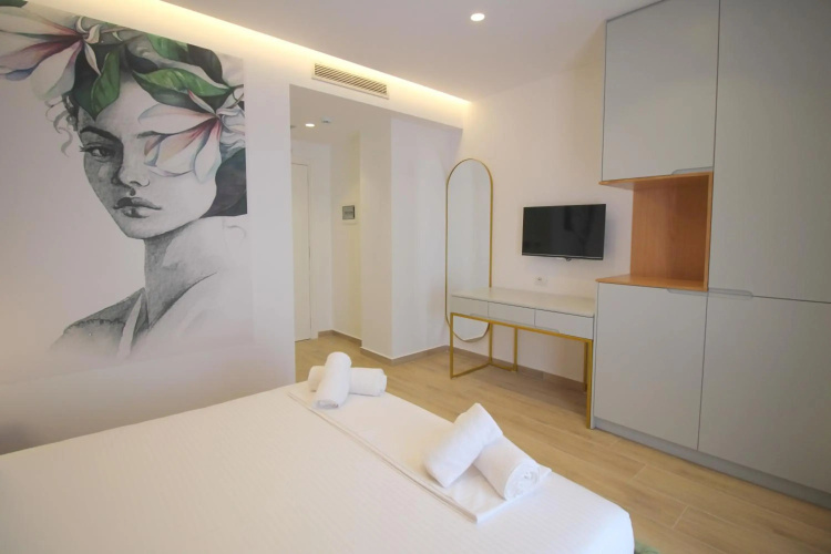 Julia Hotel