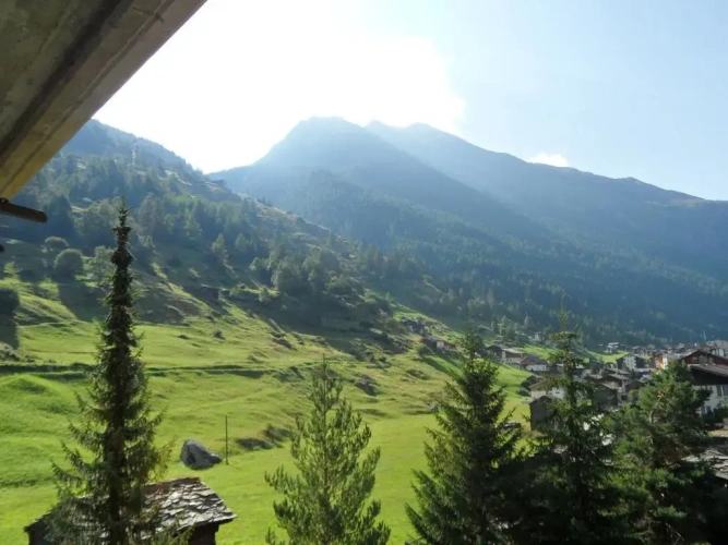 1 Bedroom Apartment with balcony and with mountain view