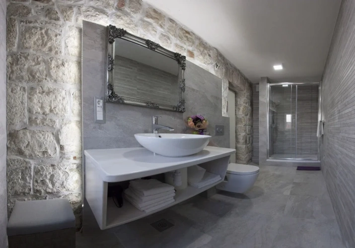 2 Bedrooms Triple Apartment