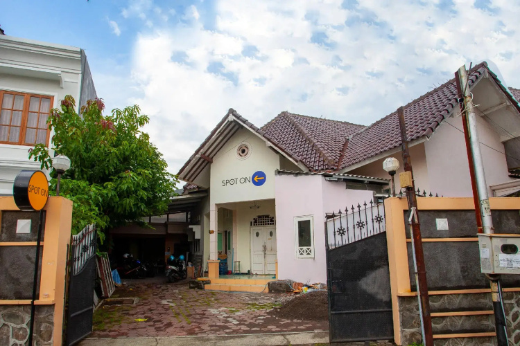 Spot On 2697 Homy House - Semarang