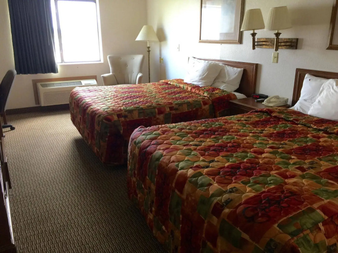 Super 8 by Wyndham Shenandoah