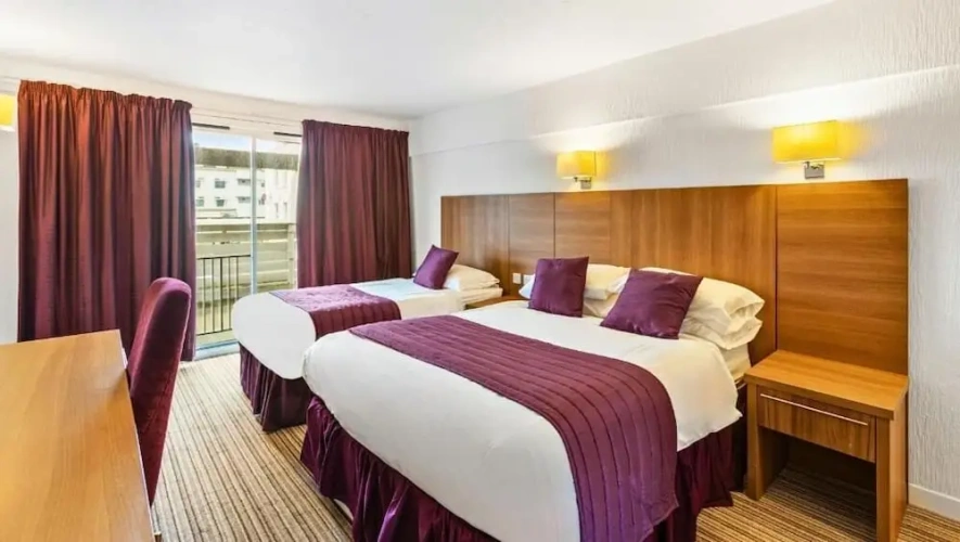 Standard Triple room