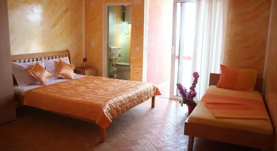 Alvanita Apartments