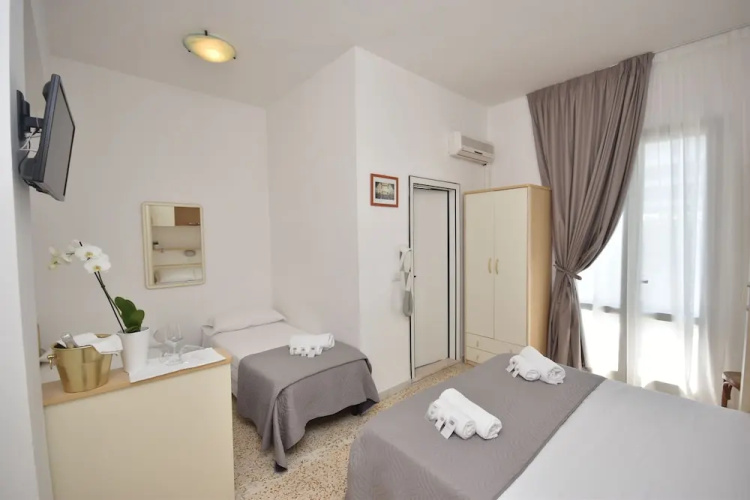 Lively Hotel
