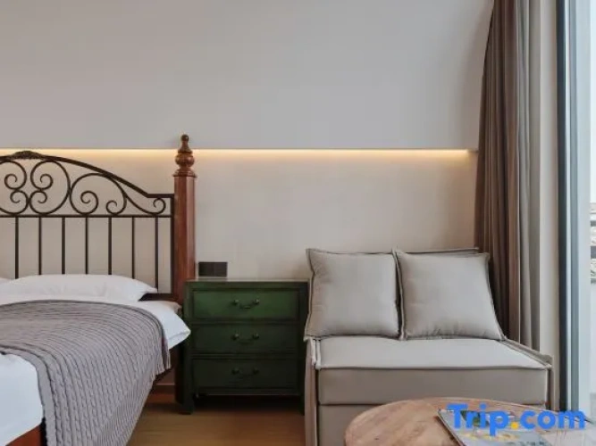 5 Bedrooms Villa