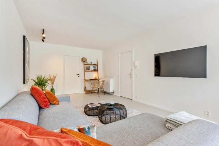 2 Bedrooms Apartment