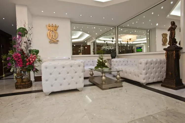 Queens Land Hotel